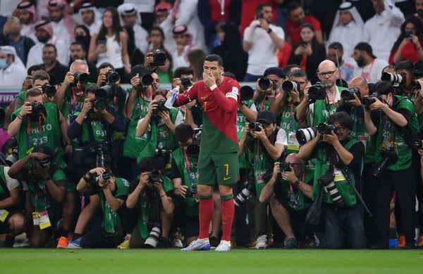 罗纳尔多通常是媒体关注的焦点。/ Laurence Griffiths/Getty Images