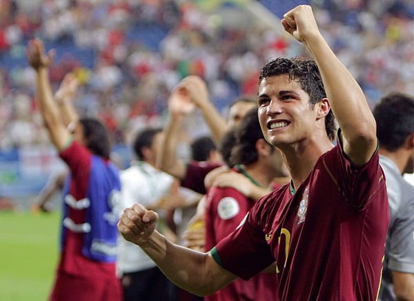 罗纳尔多在首次世界杯夺冠后，成为了英格兰的头号公敌。/ Odd Andersen/AFP/Getty Images