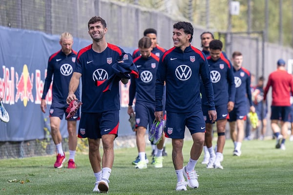 克里斯蒂安·普利西奇（左）将率领美国男足迎战葡萄牙。/约翰·多顿/ISI图片社/美国足协/盖蒂图片社