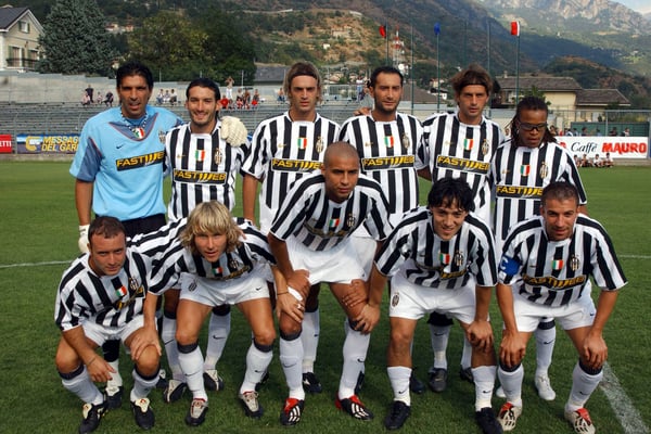 这套球衣堪称尤文图斯的经典之作。/ IMAGO/Buzzi