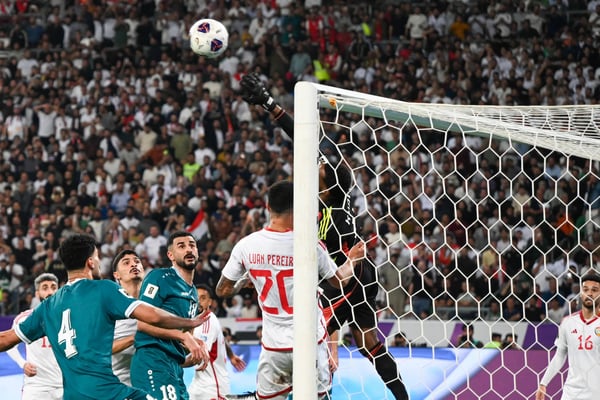 艾曼·侯赛因代表伊拉克队参加世界杯26强预选赛对阵阿联酋的比赛