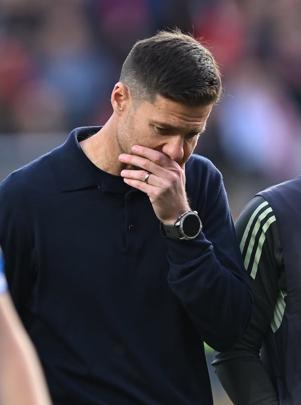 哈维·阿隆索正面临严重的后防伤病危机。/ Denis Doyle/Getty Images