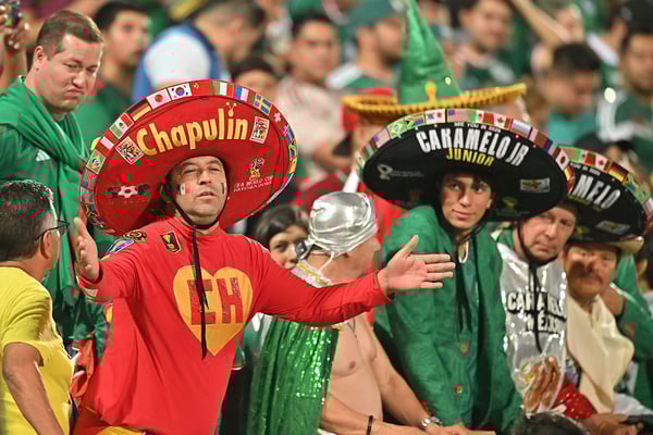 墨西哥球迷对墨西哥国家队（El Tri）依然抱有敌意，尤其是在主场作战时。/ Azael Rodriguez/Getty Images