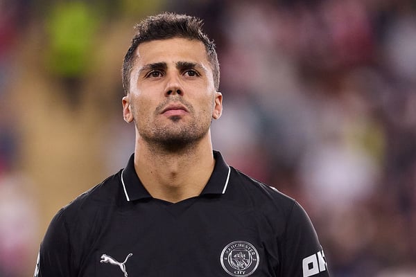 关于皇家马德里对罗德里的兴趣有了新的进展。/ Emmanuele Ciancaglini/Ciancaphoto Studio/Getty Images