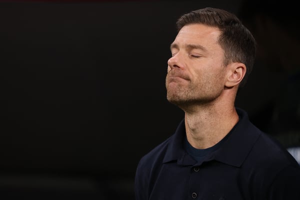 哈维·阿隆索的后防线几乎全部缺阵。/ Oscar Del Pozo/AFP/Getty Images