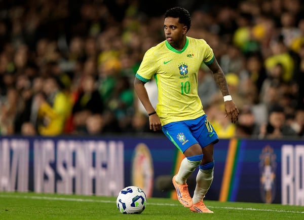 尽管皇家马德里战绩不佳，罗德里戈仍然经常代表巴西国家队出战。/ 伊恩·金顿/法新社/盖蒂图片社