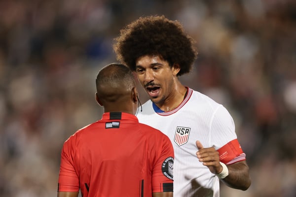 克里斯·理查兹（右）在去年夏天的金杯赛中攻入制胜球，帮助球队战胜沙特阿拉伯。/ Andrew Wevers/USSF/Getty Images