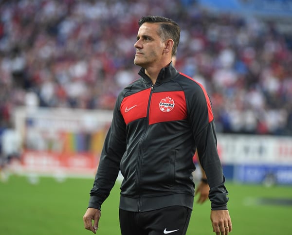 2022年，赫德曼带领加拿大队时隔36年重返男足世界杯决赛圈。/ 克里斯托弗·哈内温克尔-伊马根图片社