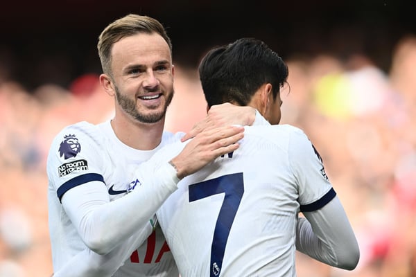 飞镖被投掷出去。/ Sebastian Frej/MB Media/Getty Images