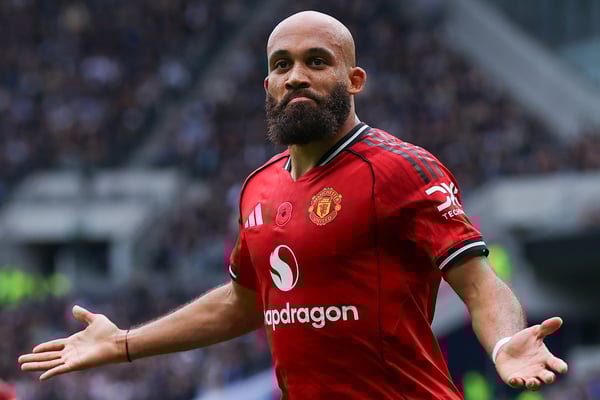 布莱恩·姆贝莫目前状态正佳，是曼联队的一员。/ James Gill/Danehouse/Getty Images