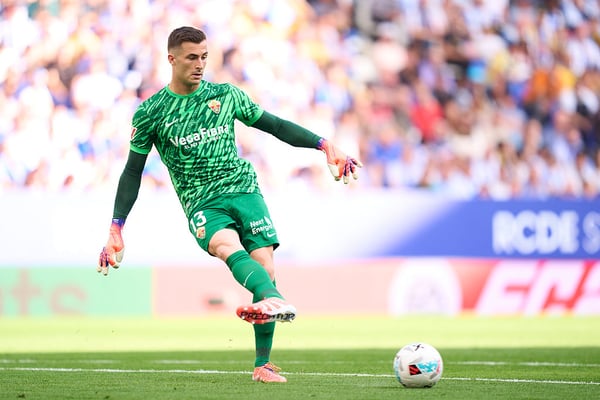 伊纳基·佩纳仍在努力成为埃尔切无可争议的首发。 /佩德罗·萨拉多/盖蒂图片社