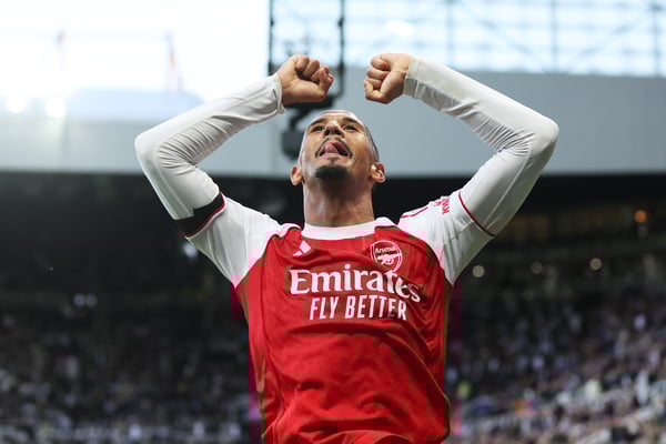 威廉·萨利巴在加布里埃尔缺席的情况下表现出色。/乔治·伍德/盖蒂图片社