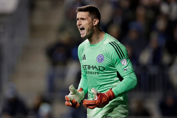 马特·弗里斯在周日晚的MLS杯季后赛中为纽约城FC队表现出色。/ Adam Hunger/Getty Images