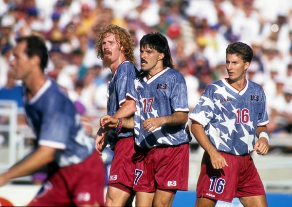 马塞洛·巴尔博亚与阿莱克西·拉拉斯搭档防守