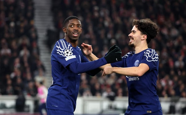 奥斯曼·登贝莱（左）会在2026年将他的金球奖桂冠赠予队友吗？/ Xavier Laine/Getty Images