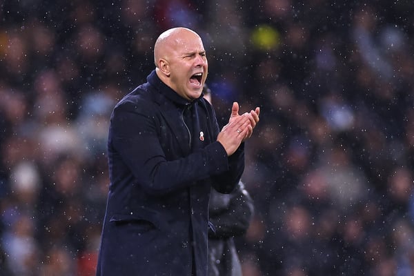 世界杯FIFA体育新闻：阿恩·斯洛特在利物浦的第二个赛季比第一个赛季更加艰难。/ Robbie Jay Barratt/AMA/Getty Images