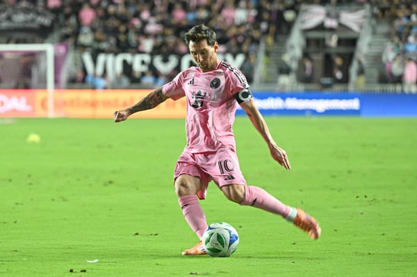 世界杯FIFA体育新闻：梅西最近签了一份新合同。/ Chandan Khanna/AFP/Getty Images