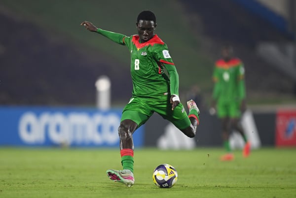 穆罕默德·宗戈 (Mohamed Zongo) 在 17 岁以下世界杯上大放异彩。 / Jurij Kodrun/国际足联/国际足联来自盖蒂图片社