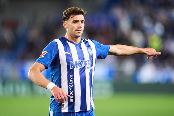 卢卡斯·博耶 (Lucas Boyé) 代表阿拉维斯 (Alavés) 对阵皇家社会 (Real Sociedad) 取得制胜球。 /胡安·曼努埃尔·塞拉诺·阿尔塞/盖蒂图片社