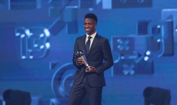 维尼修斯·儒尼奥尔荣膺2024年国际足联最佳男子球员。/ Ameen Ahmed/NurPhoto via Getty Images