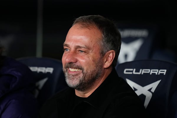 汉斯·弗里克急需一名能够带领他年轻的后防线的优秀中后卫。/ Jose Breton/Pics Action/NurPhoto/Getty Images