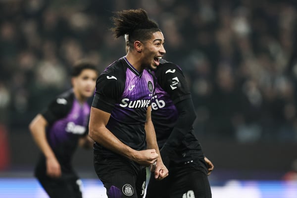 内森·萨利巴(Nathan Saliba)在安德莱赫特队的防守中场取得了长足的进步。 / BRUNO FAHY/ELGA MAG /比利时/法新社/盖蒂图片社