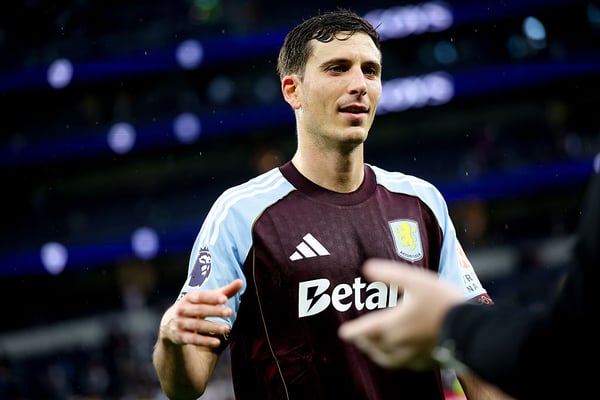 保·托雷斯即将迎来代表维拉的第100场比赛。/ 内维尔·威廉姆斯/阿斯顿维拉足球俱乐部/盖蒂图片社