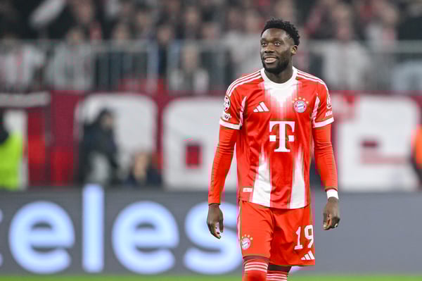 阿方索·戴维斯在2025-26赛季首次参加了欧冠联赛和德甲联赛。/ Harry Langer/DeFodi Images/Getty Images