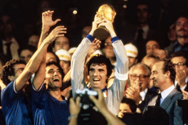 迪诺·佐夫执教的意大利队在1982年世界杯上并没有获得丰厚的经济回报。/ 图片社/盖蒂图片社