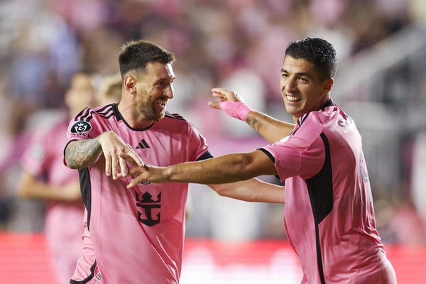 梅西和苏亚雷斯。 / 内森·雷·塞贝克-图像