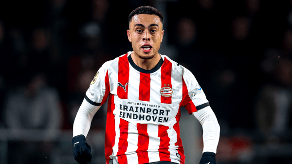 塞尔吉尼奥·德斯特代表埃因霍温在荷甲联赛中首发出战了全部15场比赛。/ Marcel van Dorst/EYE4images/NurPhoto/Getty Images