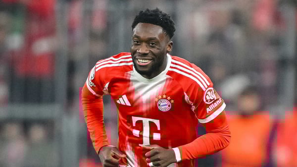 阿方索·戴维斯在因前交叉韧带撕裂缺席262天后重返赛场。/ Harry Langer/DeFodi Images/Getty Images