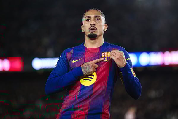 拉菲尼亚在巴塞罗那上次客场挑战比利亚雷亚尔的比赛中梅开二度。/ Eric Alonso/Getty Images