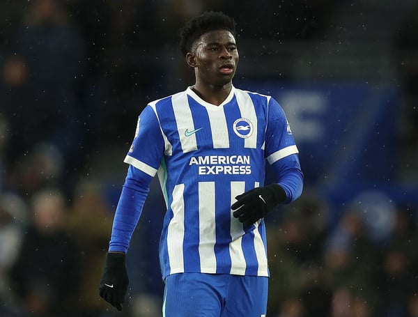 卡洛斯·巴莱巴是英超联赛中最优秀的年轻中场球员之一。/ Crystal Pix/MB Media/Getty Images