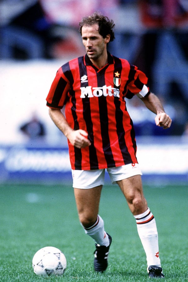 平心而论，弗朗哥·巴雷西穿米兰球衣总是好看。/ 图片