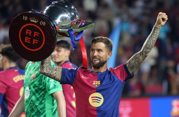 伊尼戈·马丁内斯的离队在巴塞罗那的防线核心留下了一个巨大的漏洞。/ IMAGO/NurPhoto