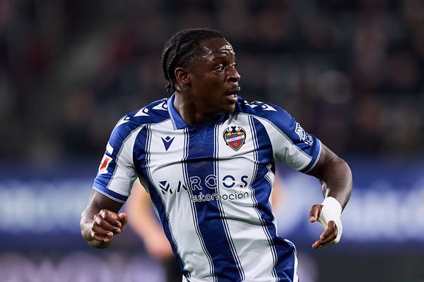 卡尔·埃塔·埃永在莱万特迎来了一个突破性的赛季。/ Juan Manuel Serrano Arce/Getty Images