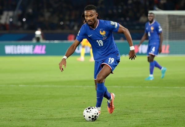 在2026年国际足联世界杯欧洲区预选赛中，凯夫伦·图拉姆代表法国队在巴黎王子公园球场对阵阿塞拜疆队。