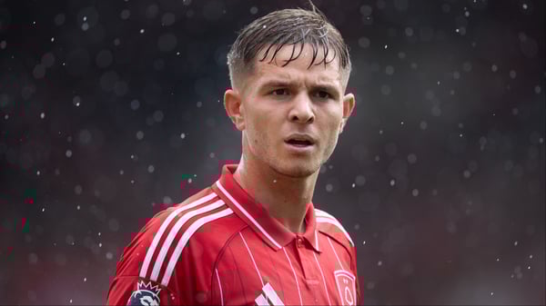 世界杯FIFA体育新闻：詹姆斯·麦卡蒂在诺丁汉森林队几乎没有出场机会。/ Visionhaus/Getty Images