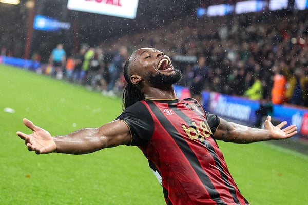 世界杯FIFA体育新闻:安托万·塞梅尼奥受到多家俱乐部的青睐。/ Robin Jones/AFC Bournemouth/Getty Images