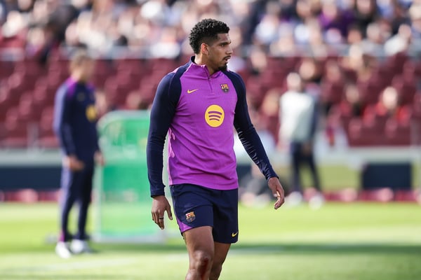 世界杯FIFA体育新闻：罗纳德·阿劳霍已恢复训练。/ Eric Alonso/Getty Images