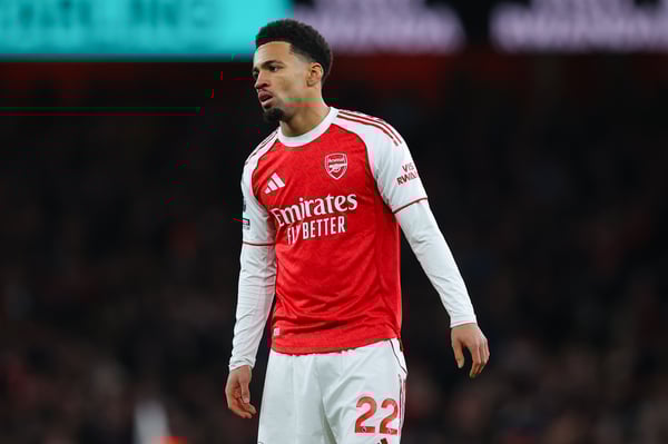 世界杯FIFA体育新闻：伊桑·恩瓦内里已经挣扎了好几分钟。/ James Gill/Danehouse/Getty Images