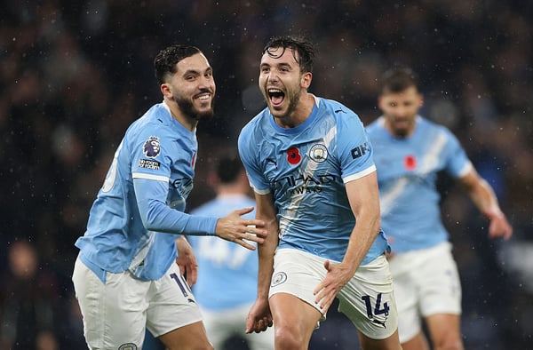 世界杯FIFA体育新闻:雷扬·切尔基(左)是曼城队的主要进攻威胁之一。/ Carl Recine/Getty Images