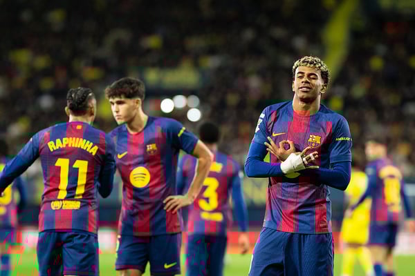 世界杯FIFA体育新闻:巴塞罗那在2025年底位居西甲积分榜榜首。/ Vicente Vidal Fernandez/SOPA Images/LightRocket/Getty Images