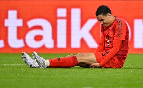 世界杯FIFA体育新闻：贾马尔·穆西亚拉至今已缺席了整个2025-2026赛季。/ IMAGO/迈克尔·韦伯