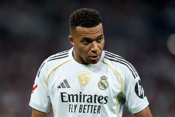 世界杯FIFA体育新闻：姆巴佩的受伤对皇马来说是个坏消息。/ Angel Martinez/Getty Images