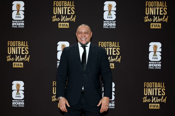 世界杯FIFA体育新闻:卡洛斯是皇家马德里的形象大使。/ Emilee Chinn/FIFA/Getty Images