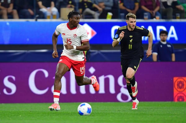 世界杯FIFA体育新闻：杰西·马什将非常倚重莫伊斯·邦比托，后者是加拿大最重要的中后卫。/ Gary A. Vasquez-Imagn Images