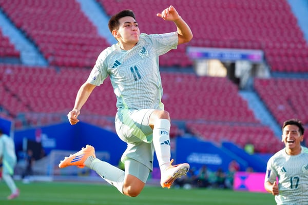 世界杯FIFA体育新闻：少年天才吉尔伯托·莫拉或许会成为墨西哥队在本届世界杯上的最大胜负手。/ Luis Cano/Jam Media/Getty Images