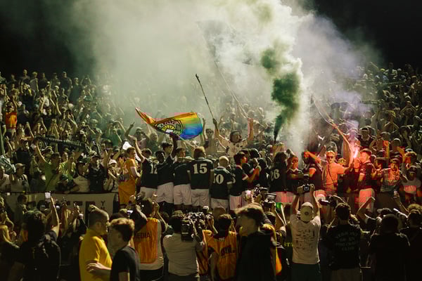 世界杯FIFA体育新闻：超过5000名球迷到场观战，见证了佛蒙特绿队以不败战绩赢得美国足球联赛第二级别（USL League 2）冠军。/ 图片由佛蒙特绿队提供